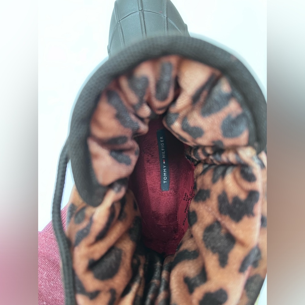 Tommy Hilfiger Trendy Brn/Blk “Muddy” Rubber Boots Leopard Print Lining Size 7 View 6